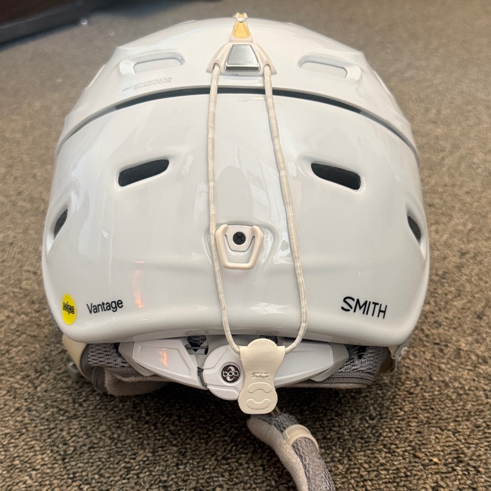 SMITH White VR Headset - Picture 2 of 3
